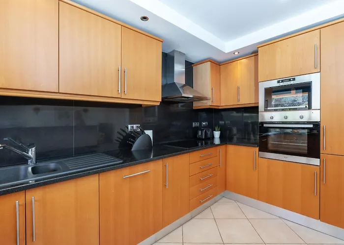 Comfortable Duplex With 2 Bedrooms & 2 Terraces 200 M Away From The Ocean