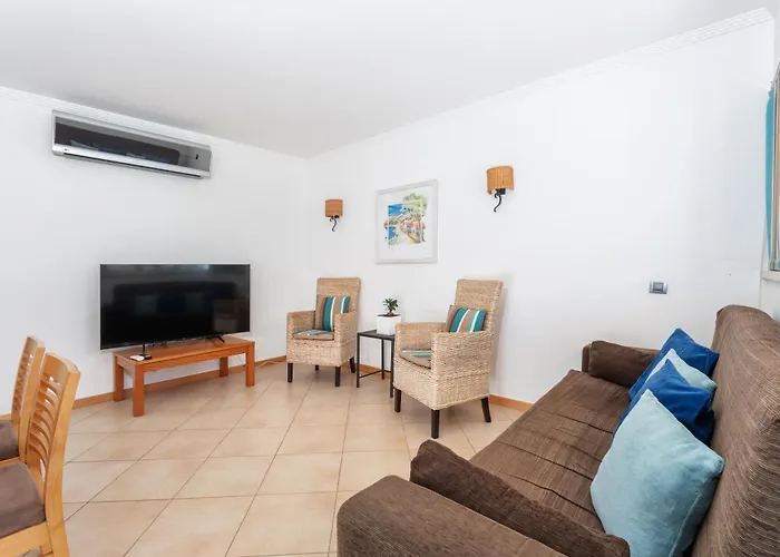 Comfortable Duplex With 2 Bedrooms & 2 Terraces 200 M Away From The Ocean *