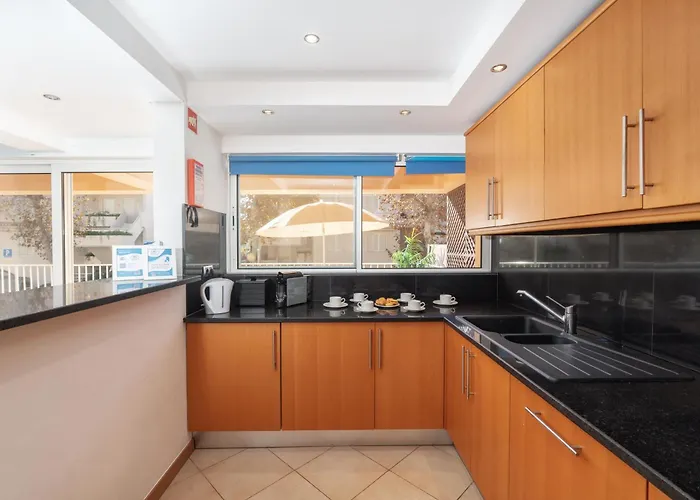 Comfortable Duplex With 2 Bedrooms & 2 Terraces 200 M Away From The Ocean Διαμέρισμα