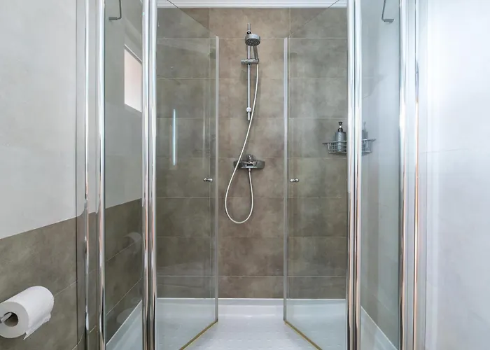 Comfortable Duplex With 2 Bedrooms & 2 Terraces 200 M Away From The Ocean Διαμέρισμα