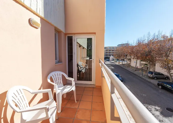 Comfortable Duplex With 2 Bedrooms & 2 Terraces 200 M Away From The Ocean Porches (Algarve)