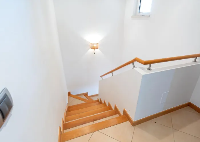 Comfortable Duplex With 2 Bedrooms & 2 Terraces 200 M Away From The Ocean