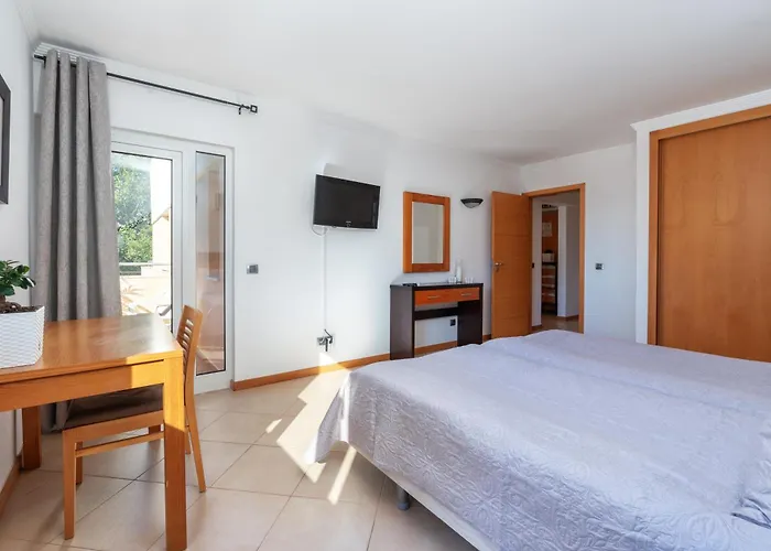 Comfortable Duplex With 2 Bedrooms & 2 Terraces 200 M Away From The Ocean * Porches (Algarve)