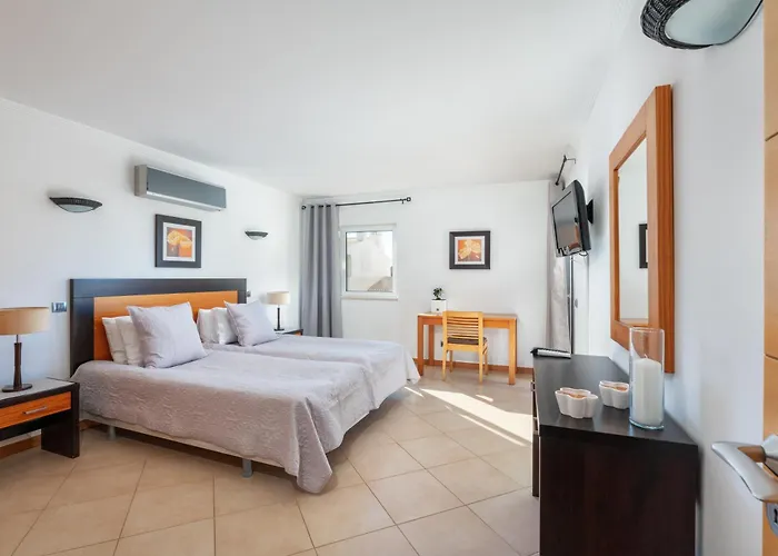 Comfortable Duplex With 2 Bedrooms & 2 Terraces 200 M Away From The Ocean * Porches (Algarve)