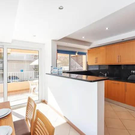 Comfortable Duplex With 2 Bedrooms & 2 Terraces 200 M Away From The Ocean Porches (Algarve)