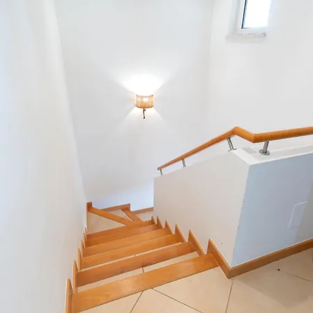 Comfortable Duplex With 2 Bedrooms & 2 Terraces 200 M Away From The Ocean