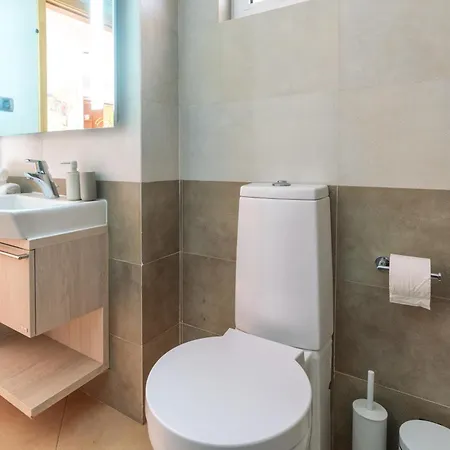 Apartamento Comfortable Duplex With 2 Bedrooms & 2 Terraces 200 M Away From The Ocean Porches (Algarve)