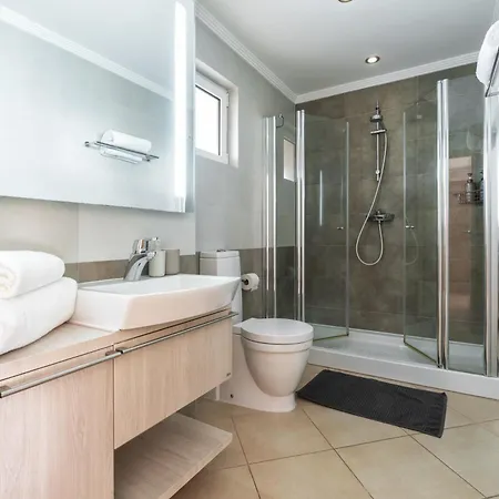 Apartment Comfortable Duplex With 2 Bedrooms & 2 Terrace 200 M Away From The Ocean Porches (Algarve)
