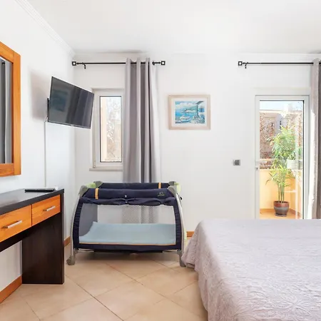 Comfortable Duplex With 2 Bedrooms & 2 Terraces 200 M Away From The Ocean Apartamento Porches (Algarve)
