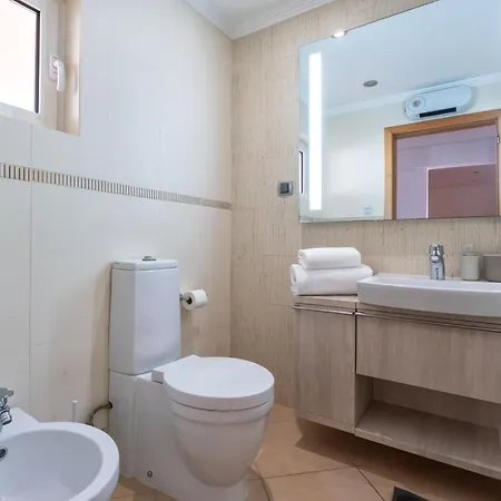 Comfortable Duplex With 2 Bedrooms & 2 Terraces 200 M Away From The Ocean