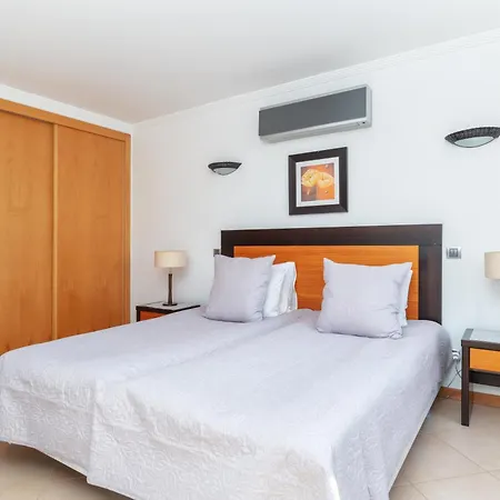 Comfortable Duplex With 2 Bedrooms & 2 Terraces 200 M Away From The Ocean * Porches (Algarve)