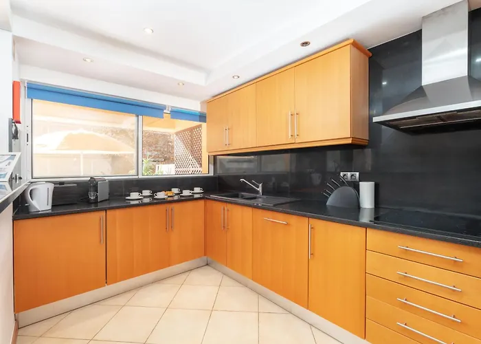 Apartman Comfortable Duplex With 2 Bedrooms & 2 Terraces 200 M Away From The Ocean *