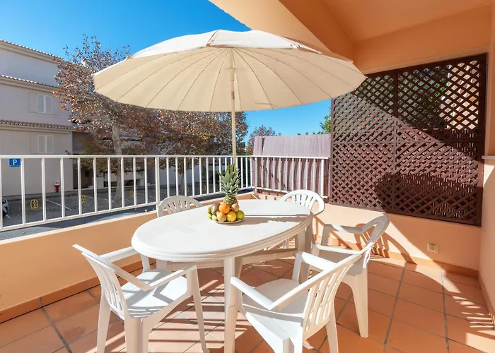 Comfortable Duplex With 2 Bedrooms & 2 Terraces 200 M Away From The Ocean Porches (Algarve)