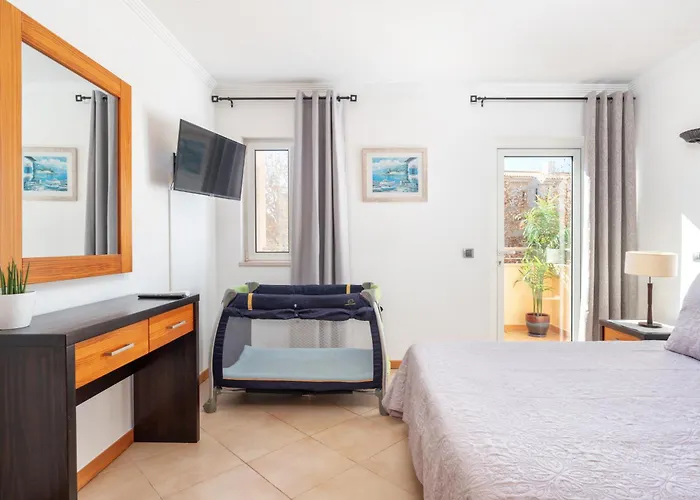 Comfortable Duplex With 2 Bedrooms & 2 Terraces 200 M Away From The Ocean Appartement Porches (Algarve)