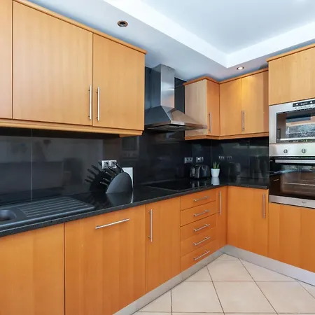 Comfortable Duplex With 2 Bedrooms & 2 Terraces 200 M Away From The Ocean