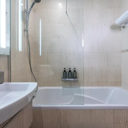 Comfortable Duplex With 2 Bedrooms & 2 Terraces 200 M Away From The Ocean