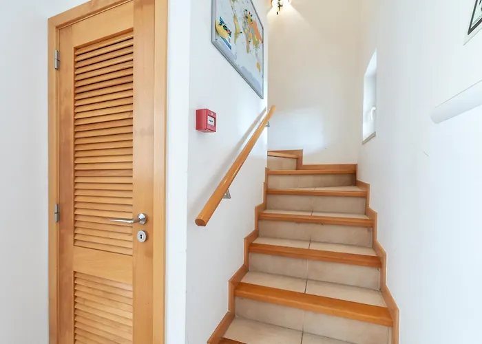 Comfortable Duplex With 2 Bedrooms & 2 Terraces 200 M Away From The Ocean Apartment Porches (Algarve)